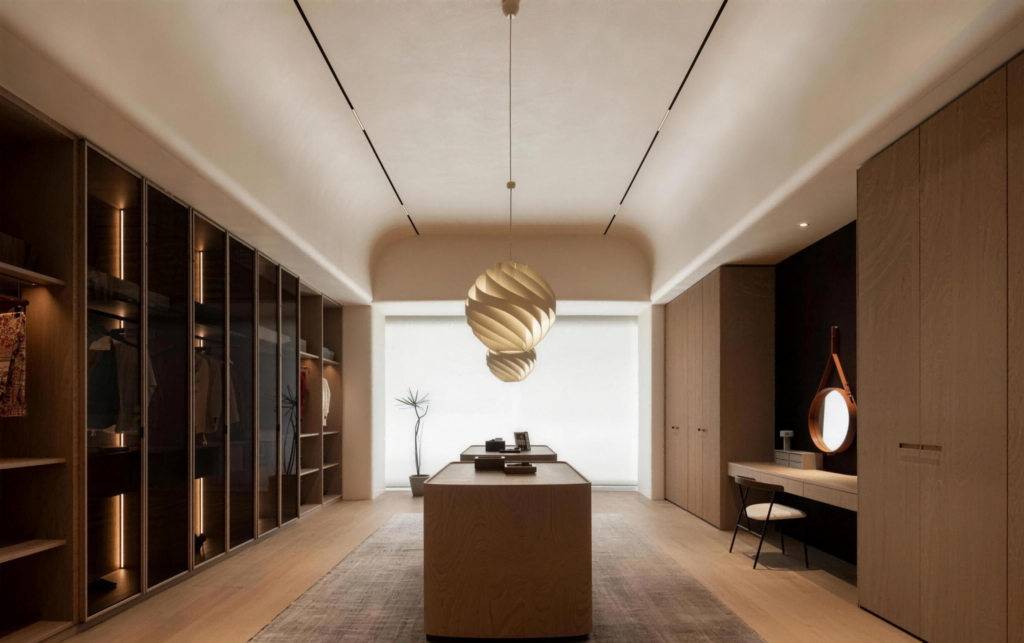 “The Swirl & Light Sanctuary” – An Artistic Private Residence