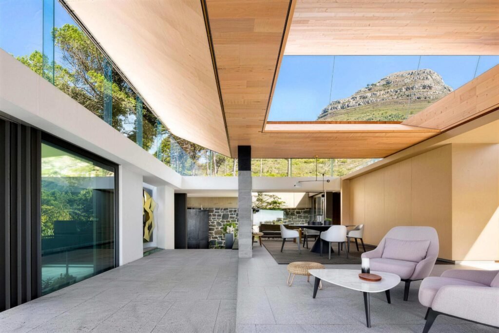 “Boundless Mountain & Sea” – A Luxury Residence at the Foot of Cape Town’s Table Mountain