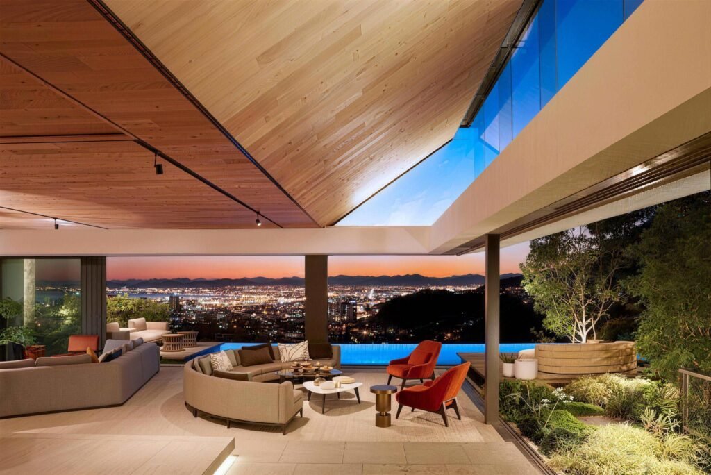 “Boundless Mountain & Sea” – A Luxury Residence at the Foot of Cape Town’s Table Mountain