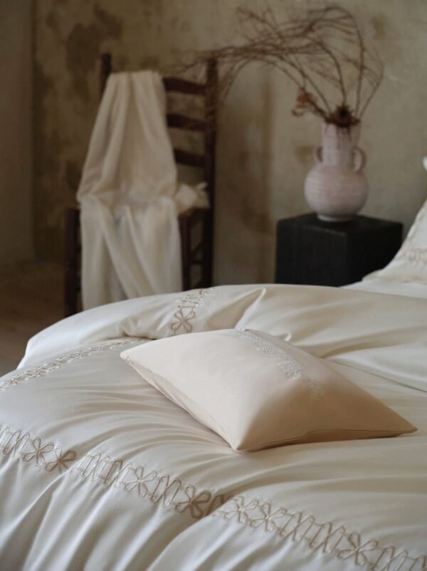 Lishi Light Luxury Embroidered Bedding Set