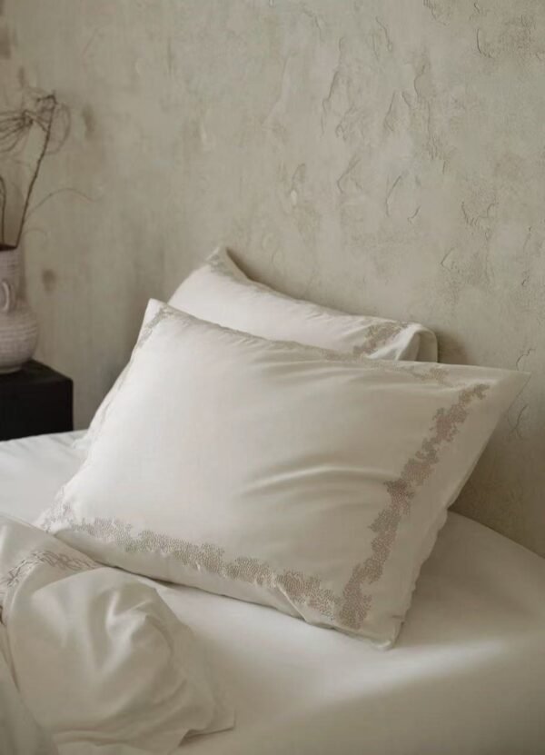 Lishi Light Luxury Embroidered Bedding Set