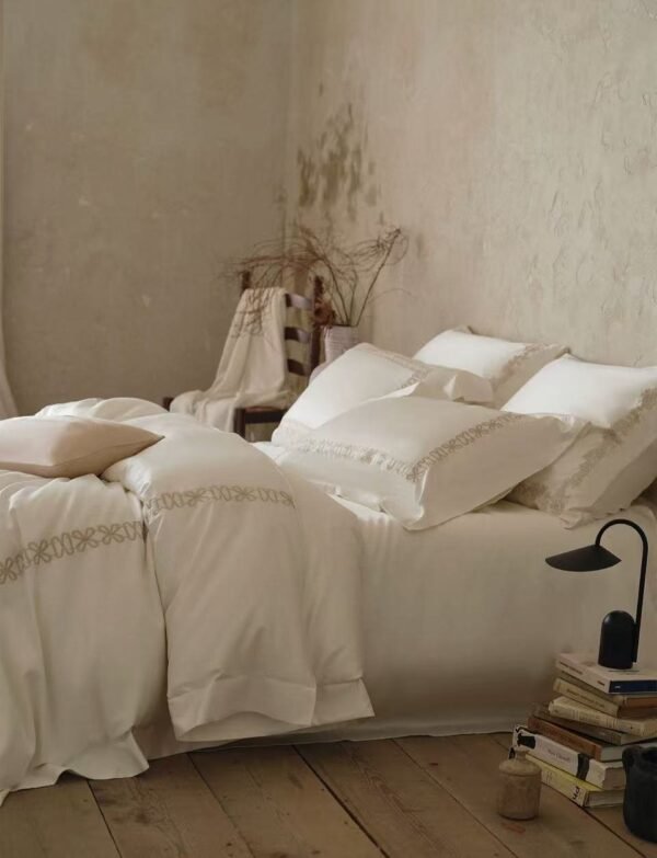 Lishi Light Luxury Embroidered Bedding Set