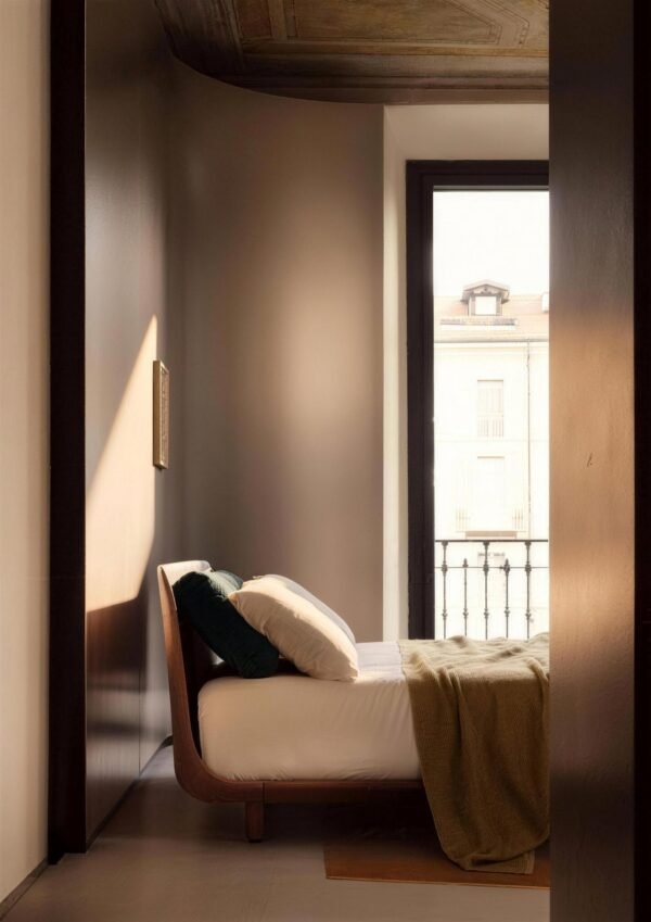 Lishi Tata bed