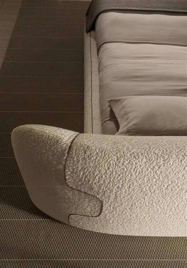 Lishi Theo bed